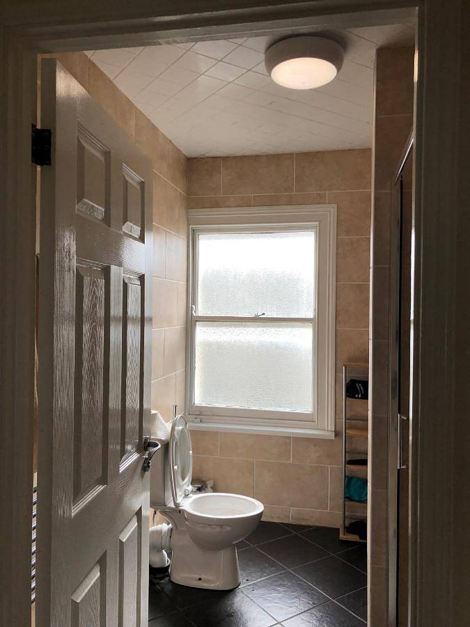 Entire vacation apartment, Comfortable Home away from Home, town centre, free parking,multiple Rooms in Cheltenham, Gloucestershire