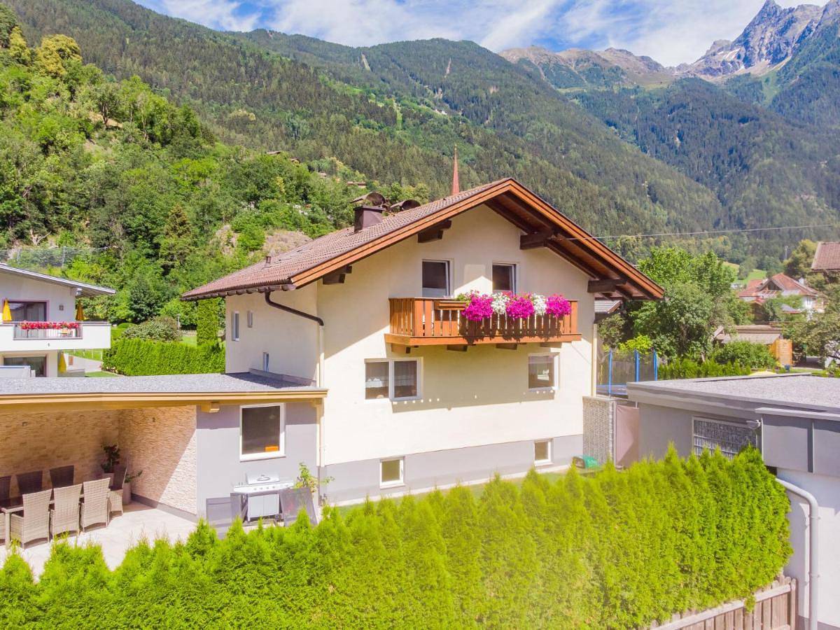 Holiday Home Ötztal by Interhome in Stubaier Alpen, Oetz