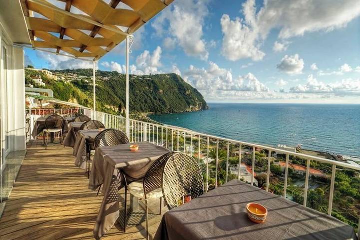 Ferienwohnung für 16 Personen, mit Garten und Sauna auf Ischia