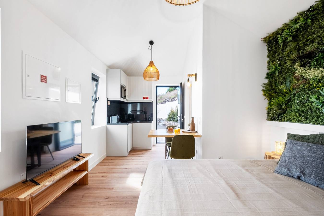 Ganzes Studio, Studio-Apartment 'Ocean View Rock House 2' mit Balkon und Wlan in Caniço, Madeira