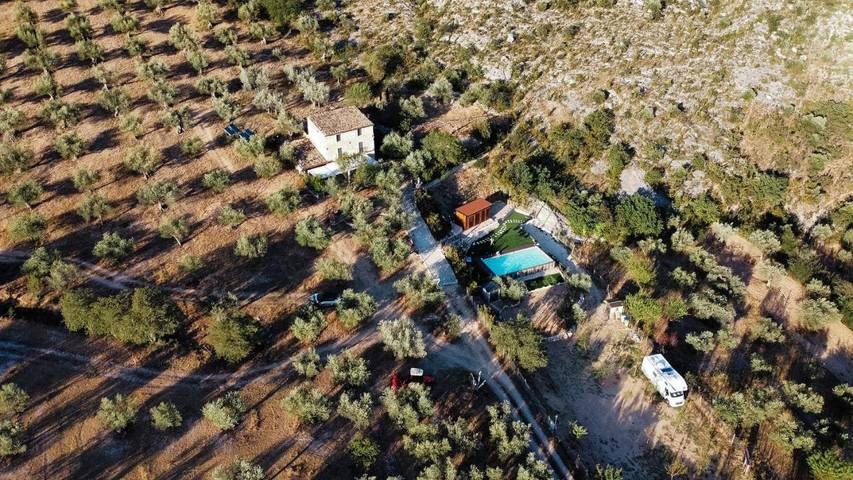 B&b per 5 persone, con panorama e giardino nonché piscina, adatto a famiglie con bambini in Gran Sasso