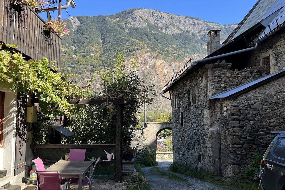 Geheel appartement, Appartement Avec Sauna et Wifi, au Coeur du Village, Avec vue sur la Montagne in Le Bourg-d'Oisans, Écrins Nationaal Park