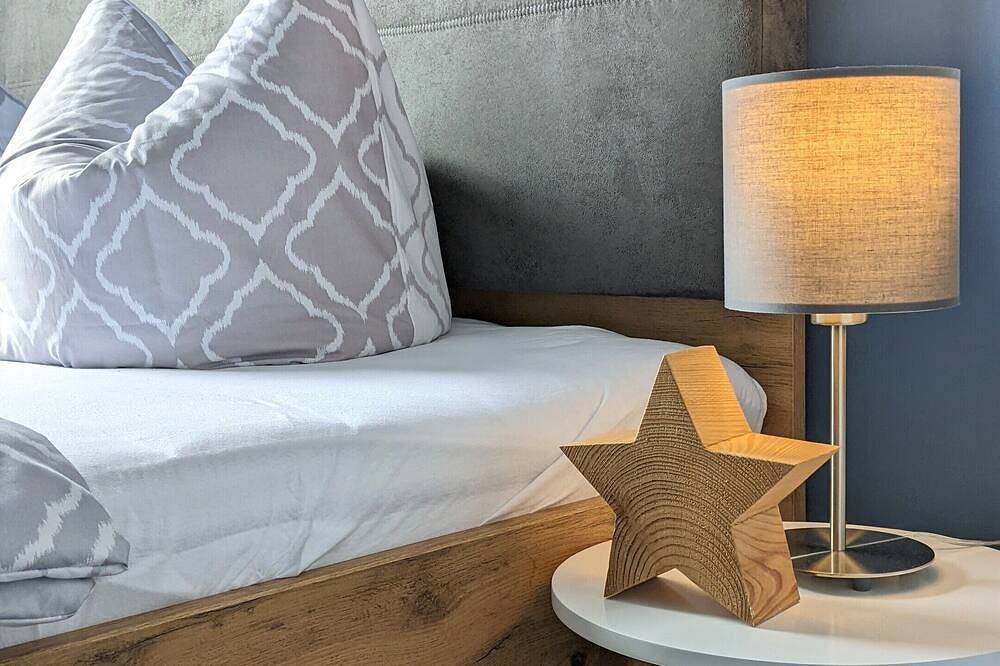 Entire apartment, Comfortable holiday apartment for 2–3 guests near old town with parking & Wifi in Wernigerode, Harzvorland