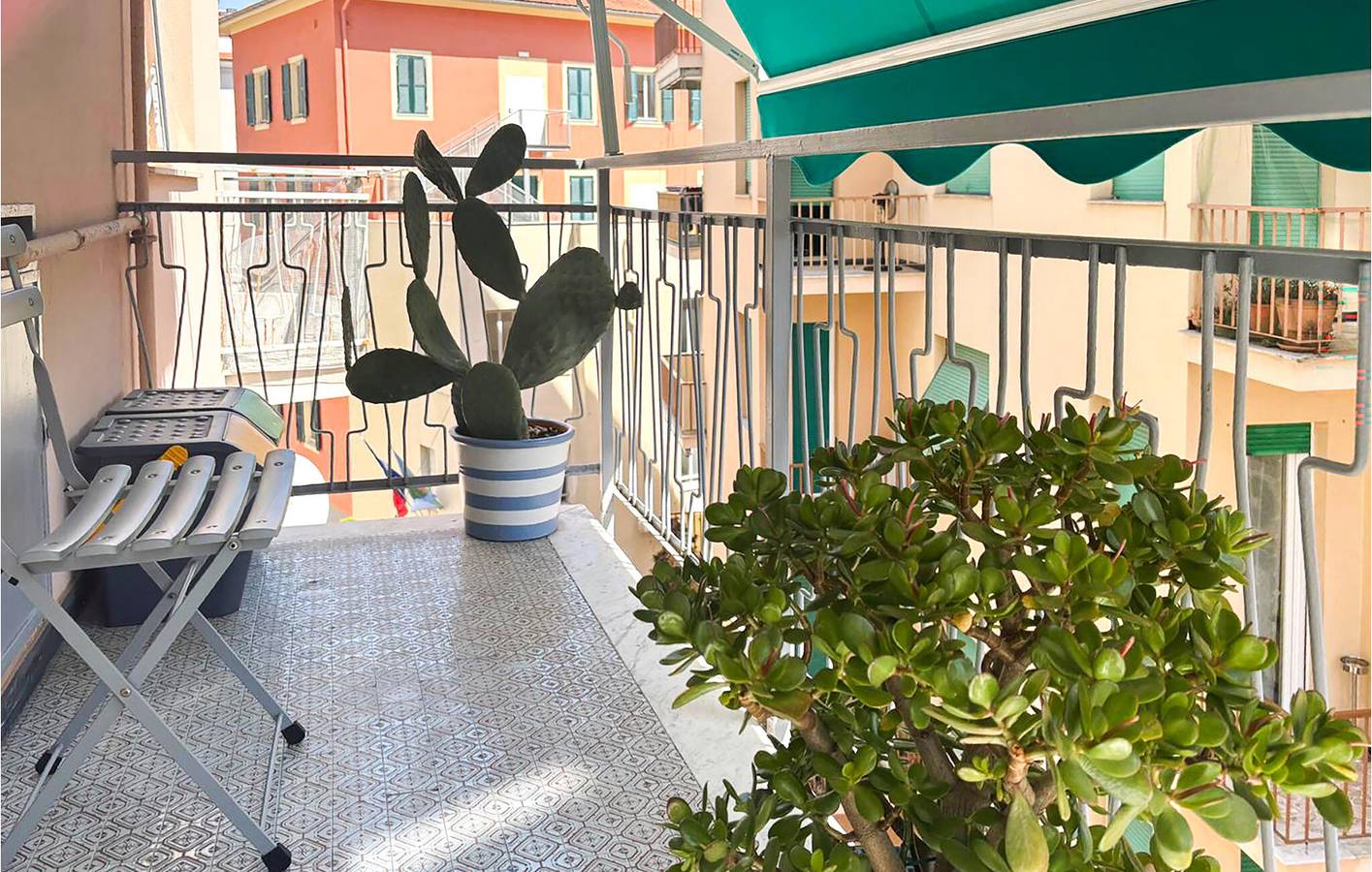 Appartement de vacances entier, Appartement confortable en bord de mer avec terrasse et climatisation in Chiavari, Riviera di Levante