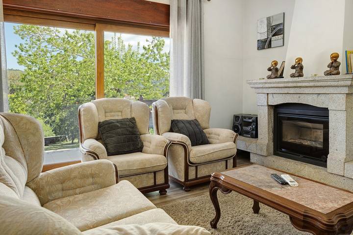 Villa 'Vermarl' with Mountain View, Wi-Fi and Air Conditioning in Cossourado e Linhares, Viana do Castelo District
