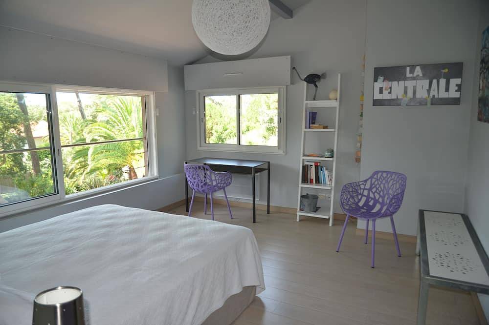 Villa contemporaine entre lac et océan. Belle piscine chauffée. in Lac d'Hossegor, Hossegor