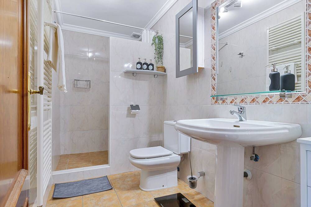 Ganze Wohnung, Monda Heights Apartment with Pool and Amazing Views close to Marbella & Málaga in Monda, Sierra de las Nieves