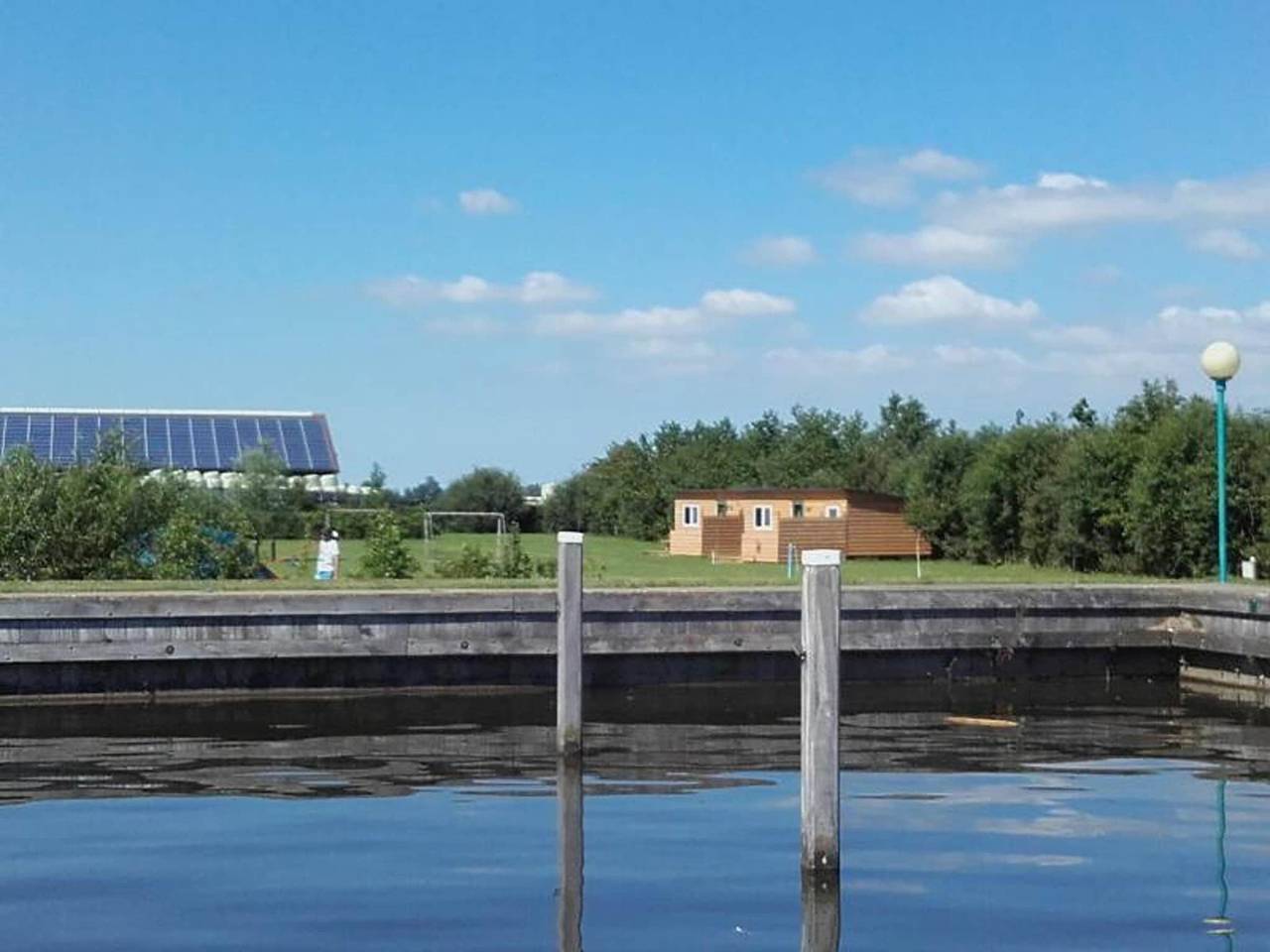 Hütte am Hegermeer mit Bootsverleih in Heeg, Ijsselmeer