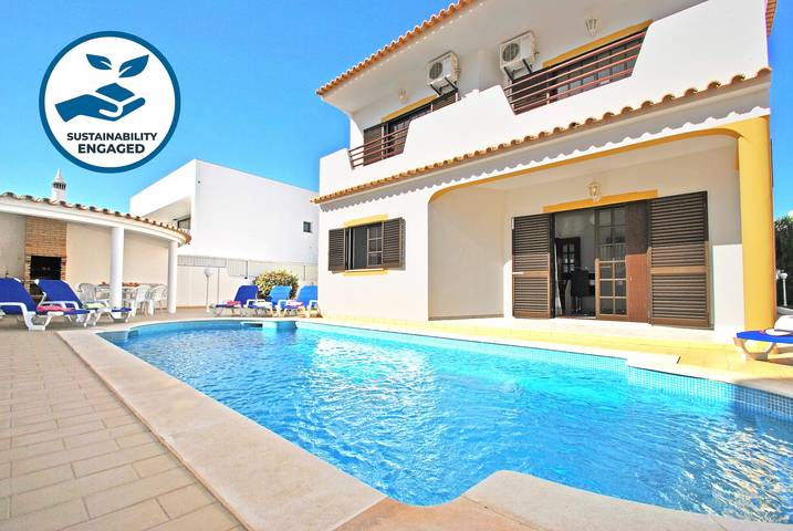Villa voor 12 personen, with Balkon and Terras as well as Tuin in Guia