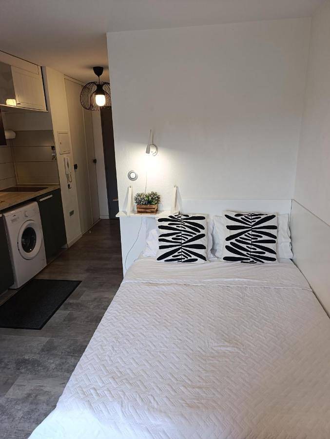 Appartement entier, Manhattan Studio climatisé Balcon Ensoleillé Parking proche Montpellier in Grabels, Côte méditerranéenne (France)