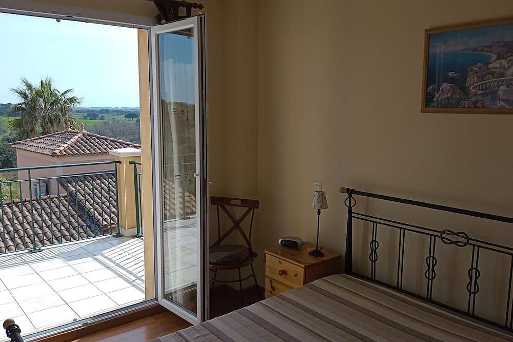 A luxurious detached villa in an exclusive residence with pool in Béziers, Côte d'Améthyste