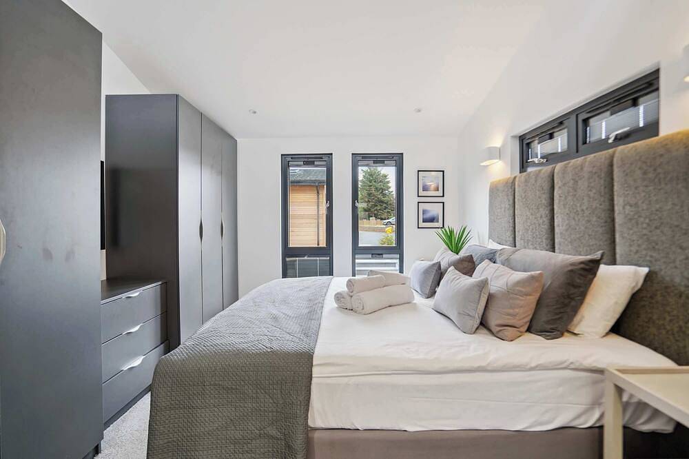 Luxury Lodge River Thames ❤ Beautiful Marina Views in Windsor, Berkshire