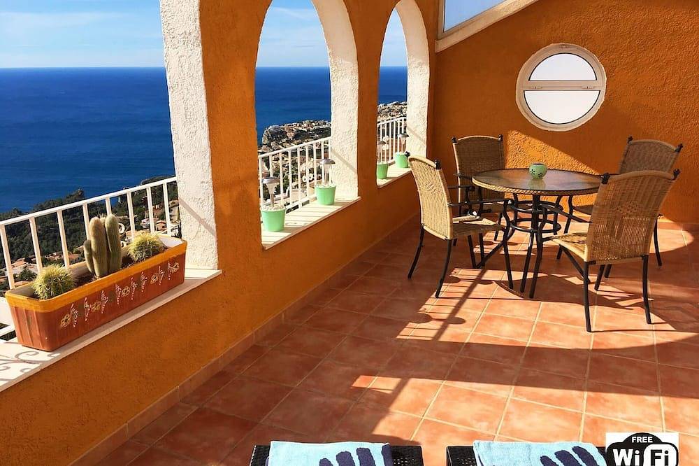 Ganze Wohnung, Traumhafte Ferienwohnung mit atemberaubendem Meerblick (Wlan, 2 Infinity Pools) in Poble Nou de Benitatxell, Costa Blanca