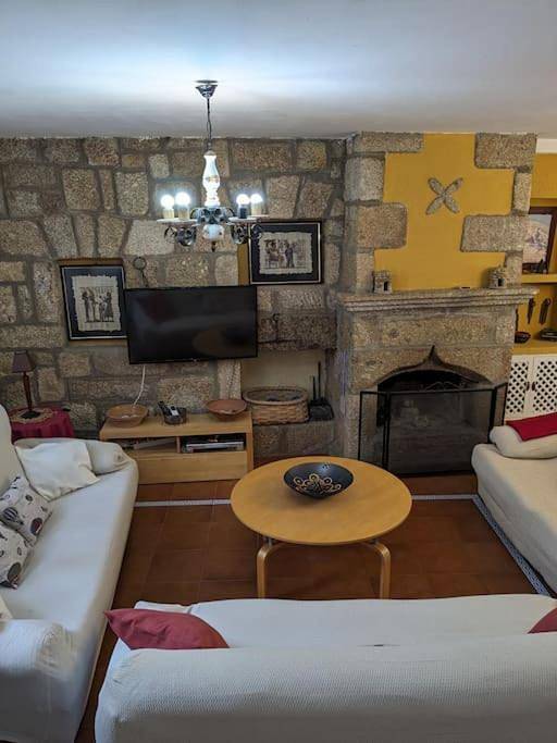 Casa rural para 9 personas, con jardín, Se admiten mascotas en Gata  - 2