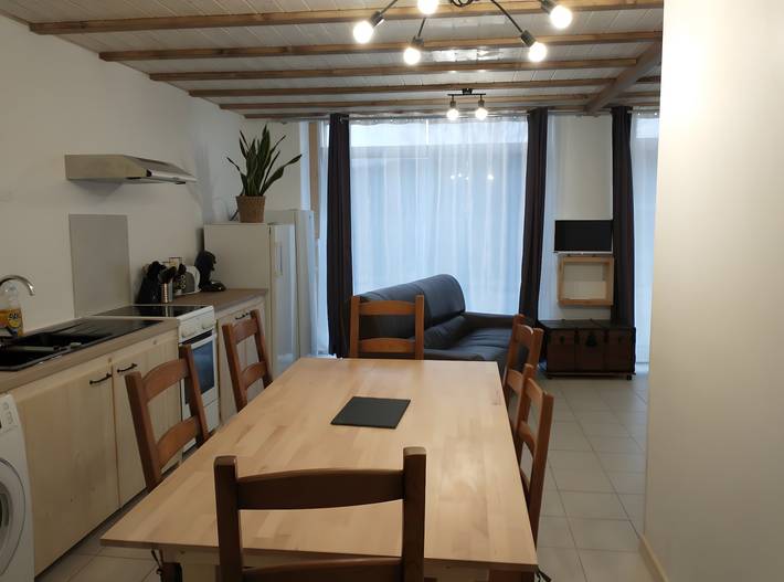 Appartamento intero, Appartamento "Gite Le Saint Nicolas" con vista montagna, terrazza condivisa e Wi-Fi in La Rixouse, Jura Francais