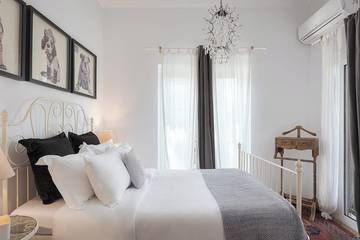 Villa for 8 Guests in Athens, South coast of the Attica region, Picture 2