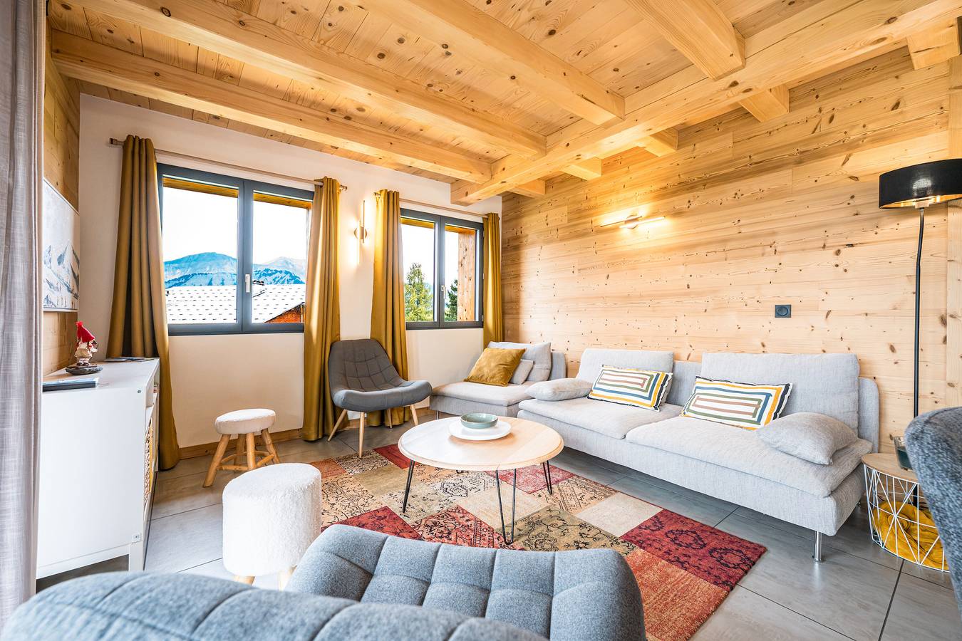 Chalet 'Les 2 Soeurs' con vistas a la montaña, terraza privada y Wi-Fi in Cohennoz, Albertville region
