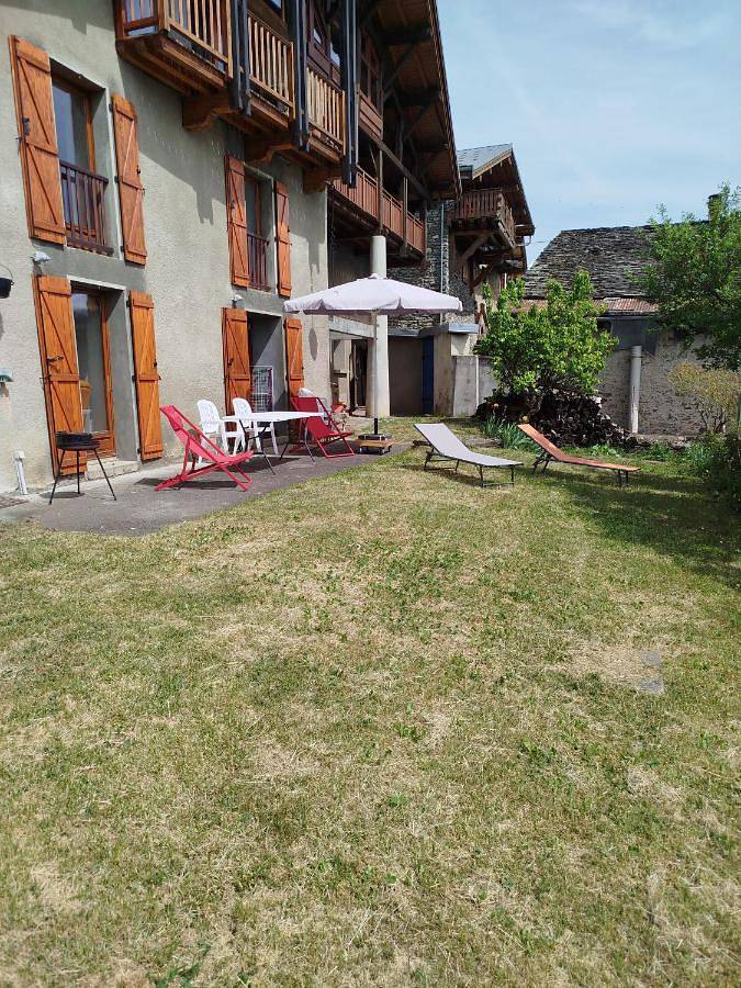 Gîte pour 6 personnes, avec Terrasse ainsi que Jardin et Vue à Valezan
