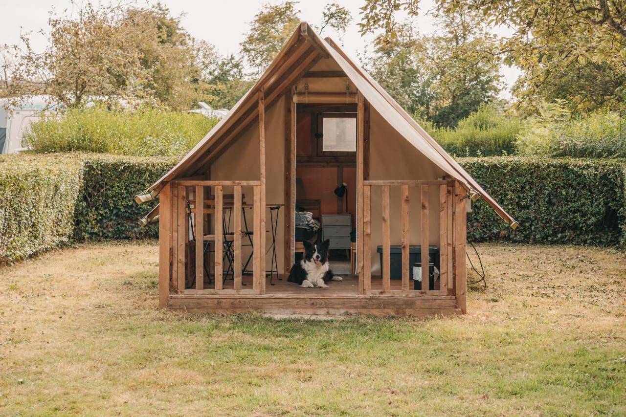 Camping Onlycamp Sous les Pommiers in Trévières, Région de Bayeux