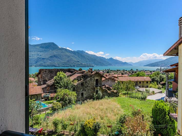 Ferienwohnung für 4 Personen, mit Balkon und Garten sowie Seeblick und Ausblick in Gravedona