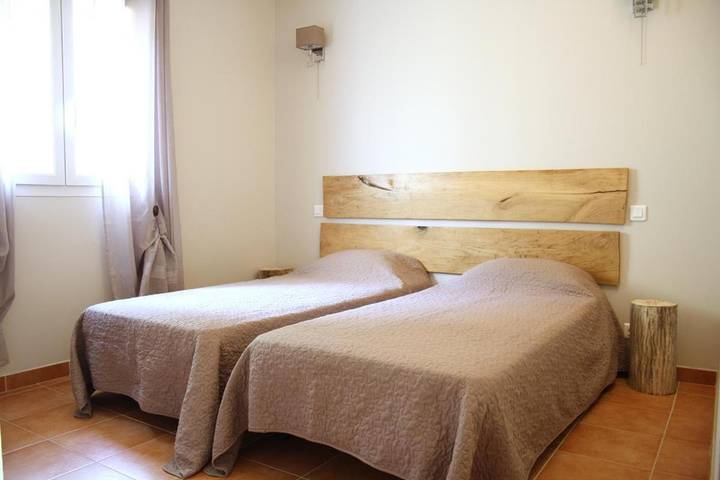 Location de vacances pour 4 personnes, avec vue ainsi que jardin et piscine, animaux acceptés à Monacia-d'Aullène - 4