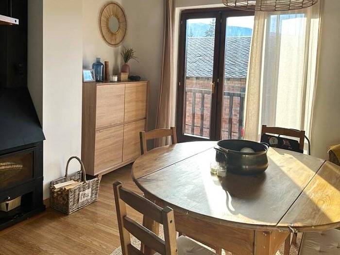 Apartamento vacacional entero, Duplex 6 Pax. con Buhardilla, Chimenea y Balcón in Llivia, Parque Natural Regional de los Pirineos Catalanes