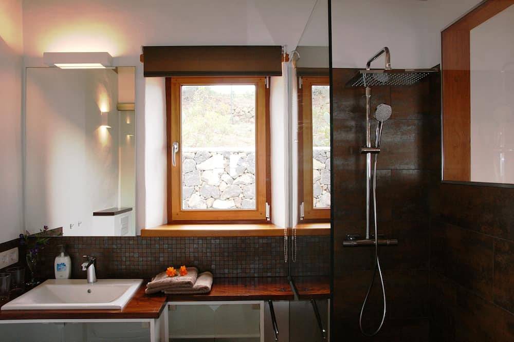 Romantic chill-out villa with infinity pool and panoramic sea views on the coast in Puntagorda, La Palma North