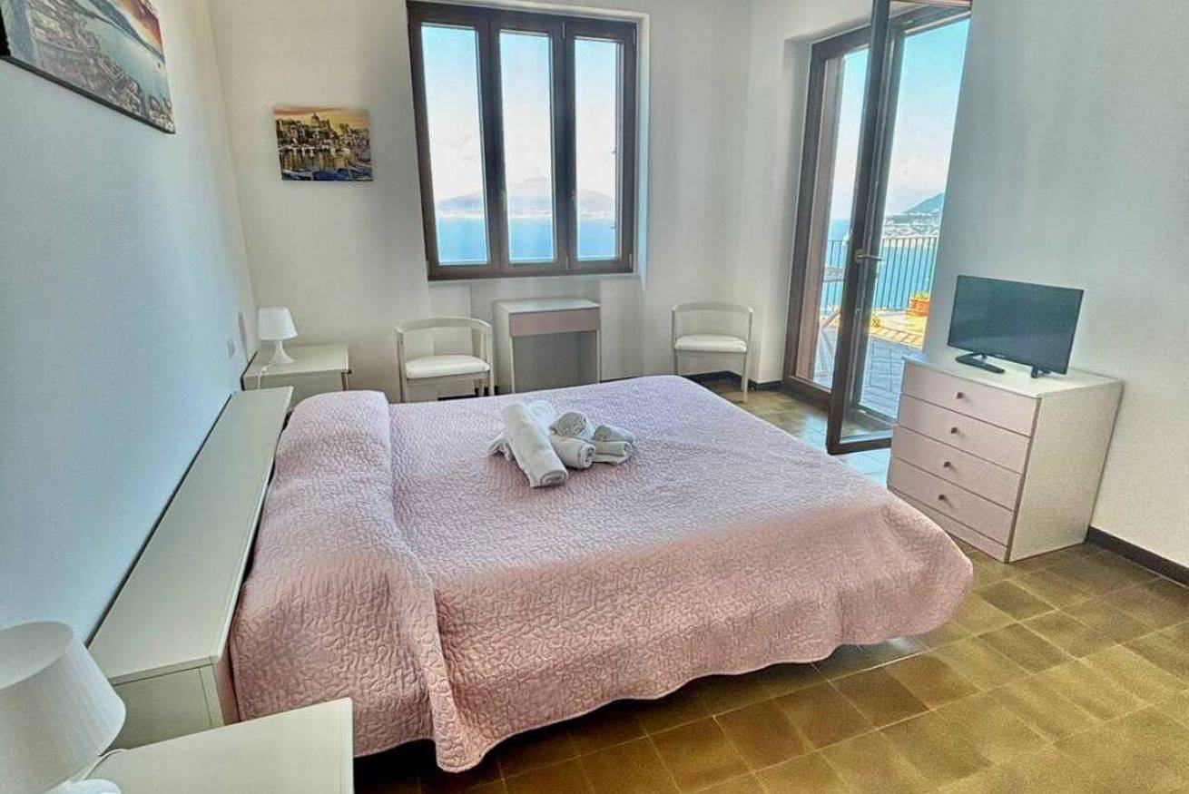 Belevedere - sea view terrace on Sorrento hillside in Sorrento, Península Sorrentina