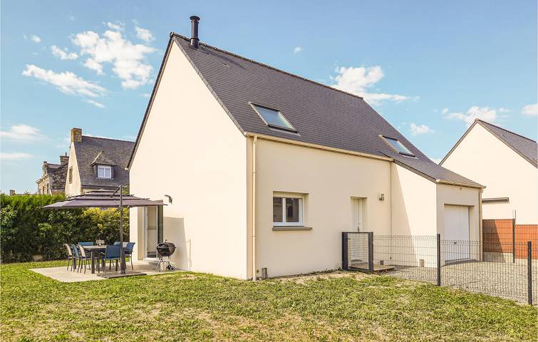 Location de vacances pour 9 personnes, avec terrasse et jardin à Hirel - 2