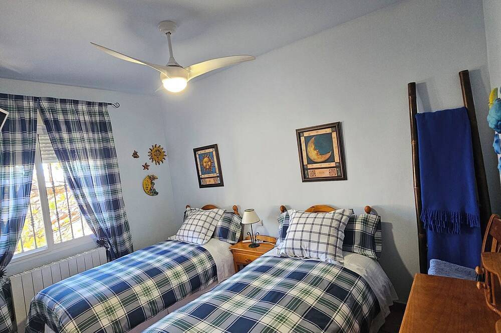 Villa 15 Minuten von Alicante, kostenloses Wlan, Innenpool, ideal für Familien in Tibi, Alicante Provinz