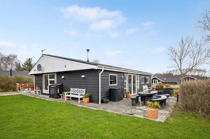 Ferieudlejning for 6 personer, med terrasse, husdyr tilladt i Bork Havn