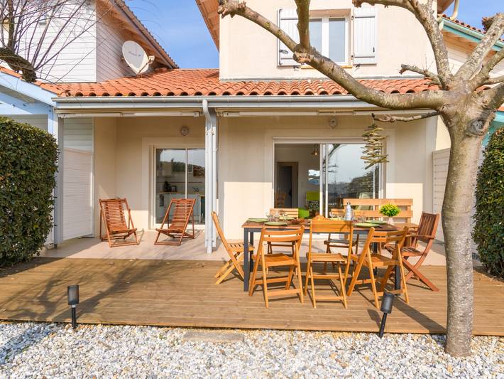 Location de vacances pour 7 personnes, avec terrasse dans Plage du Courant