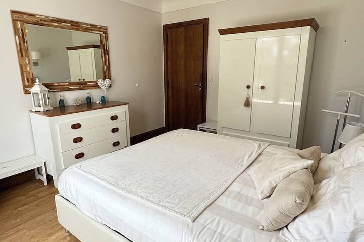 Location de vacances pour 10 personnes, avec terrasse et jardin à Pouldreuzic - 4