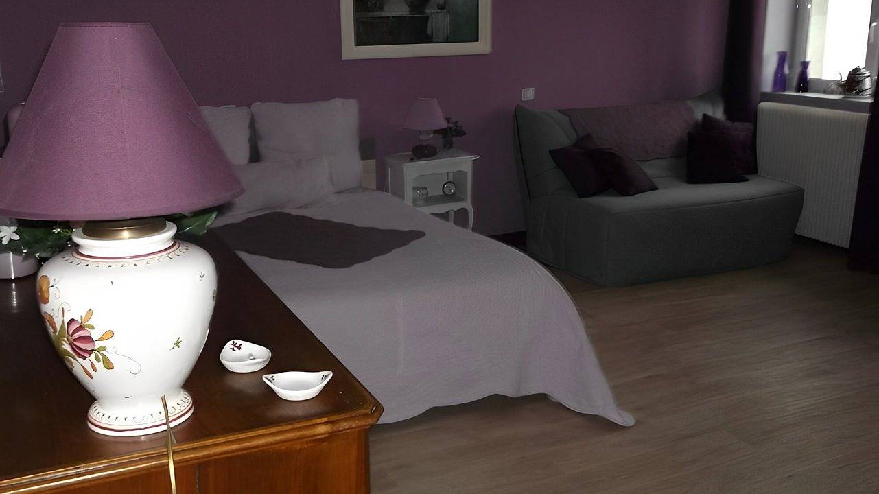 Alain et Flo - Chambre Violette in Charancieu, Région de La Tour-du-Pin