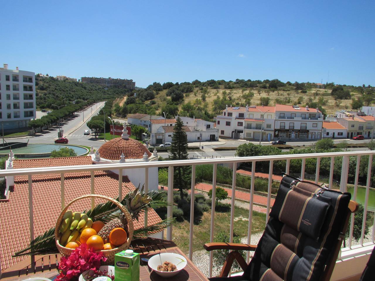 Ganze Wohnung, Ferienwohnung 'Apartamento Rio Marina' mit Meerblick, Wlan und Klimaanlage in São Sebastião, Lagos