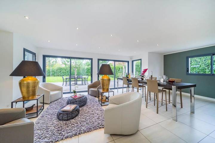 Villa pour 9 personnes, avec terrasse et jardin