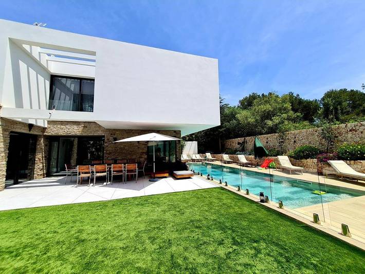 Location de vacances pour 12 personnes, avec jardin ainsi que vue et piscine à Ferreries - 2