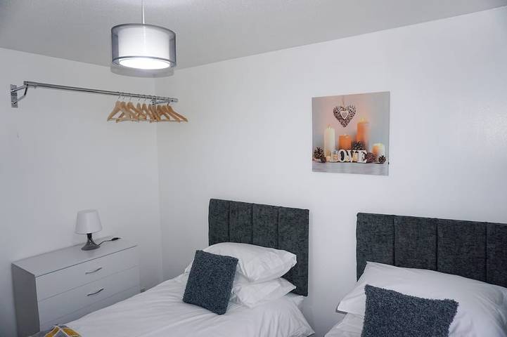 Biz & Fam Sleeps 7 Wigan w/ Parking, Self-Check-in in Wigan, Gran Mánchester