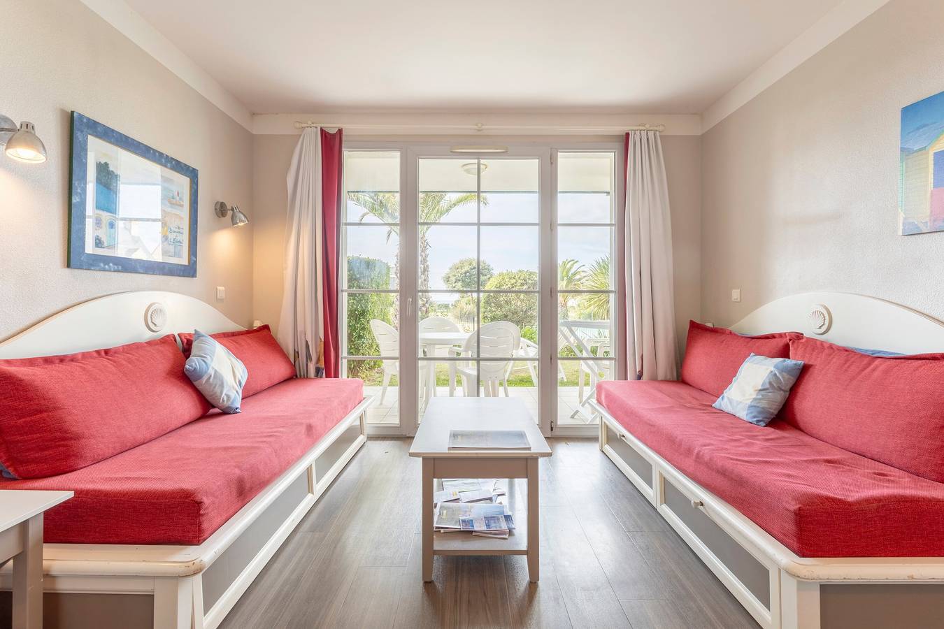 Appartement entier, Appartement de vacances "L'Eclose Cap Marine" avec vue sur mer, piscine chauffée partagée et Wi-Fi in Guilvinec, Région de Quimper