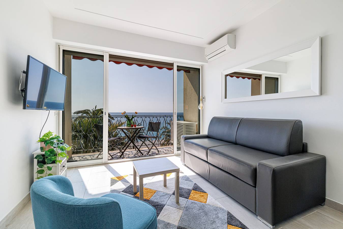 Estudio entero, Promenade 73 in Niza, Costa mediterránea (Francia)
