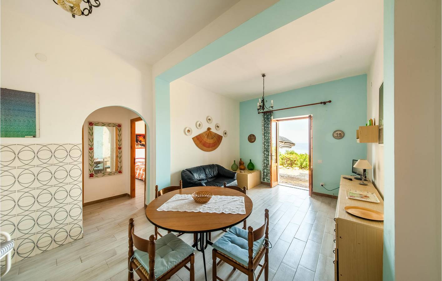 Appartamento vista mare con parcheggio e angolo cottura in Lu Bagnu, Castelsardo