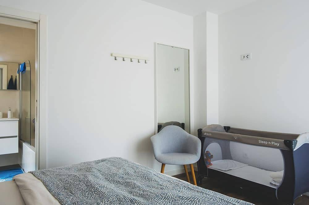 Villa das Hortas: new, modern villa near beach & facilities @ Silver Coast in Salir do Porto, Tornada e Salir do Porto