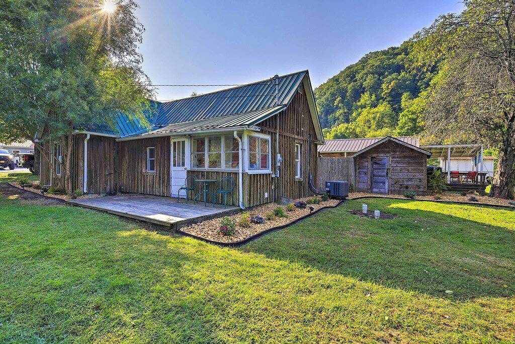 Cozy Damascus Home < 1 Mi to Appalachian Trl in Damascus, Washington County (VA)