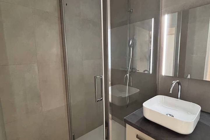 Ganze Wohnung, Schöne Wohnung mit idealer Lage im Stadtzentrum, nahe Thermalbäder und Geschäften in Luxeuil-les-Bains, Haute-Saône