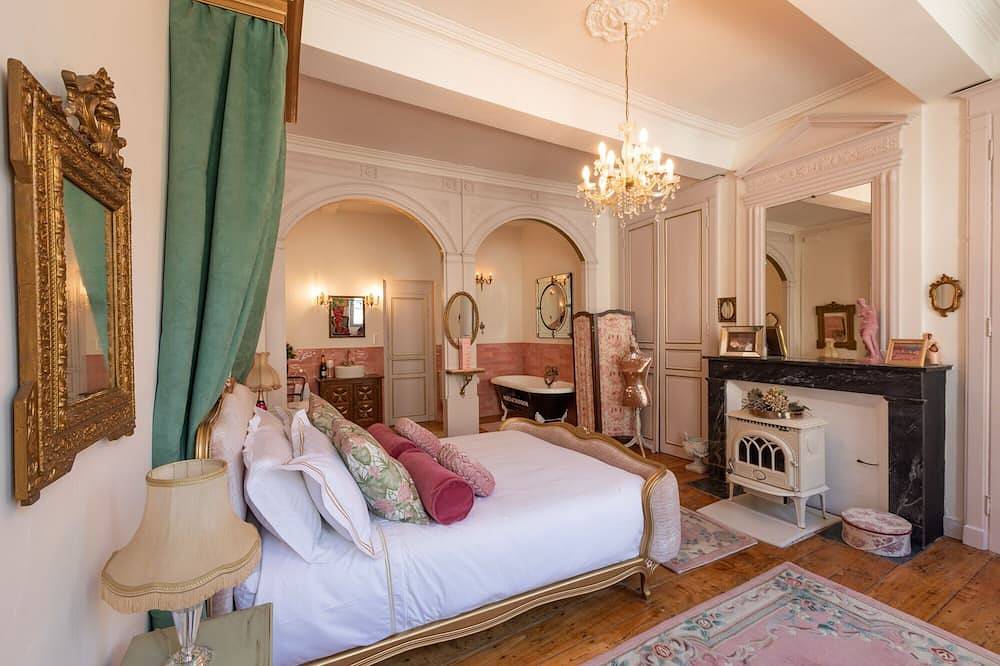 Champagne House **** - Luxury & charming oasis with pool in Condom, Gers