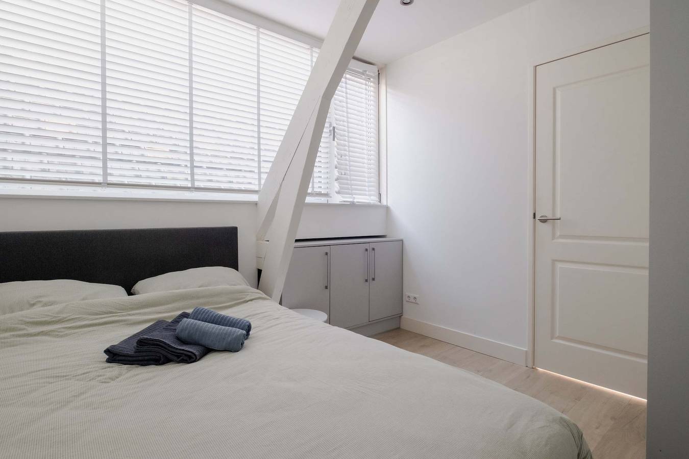 Appartamento intero, One Bedroom Apartment with Sloped Ceiling in Rotterdam, Olanda Meridionale