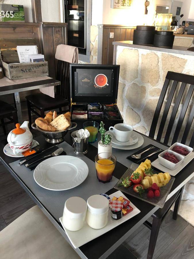 Hôtel pour 2 personnes, avec terrasse à Saint-Just-en-Chevalet - 3