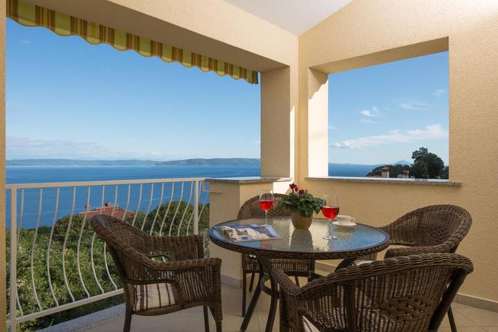 Ferienwohnung für 4 Personen, mit Ausblick und Balkon sowie Pool - 1