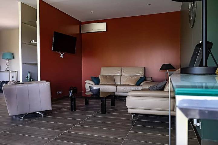 Location de vacances pour 10 personnes, avec jardin ainsi que terrasse et sauna à Saint-Privat-de-Champclos - 4