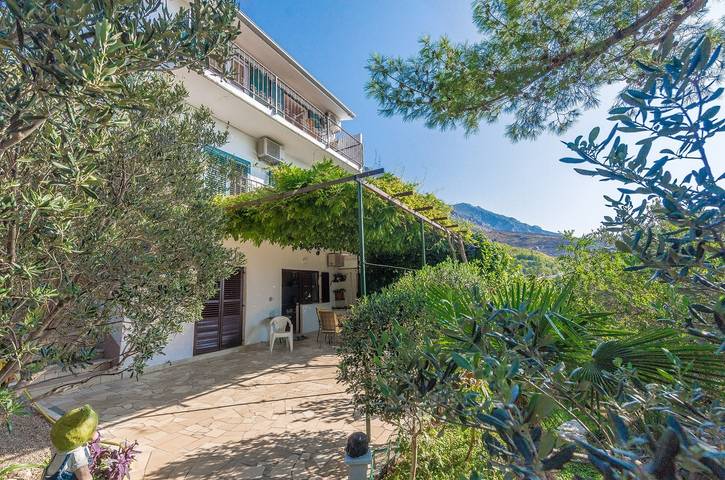 Ganze Wohnung, Ferienwohnung Vukovarac A1 Gore
 in Lokva Rogoznica, Omis-Riviera